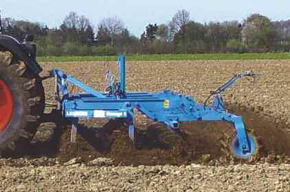 So even wider implements will work at a constant depth in uneven soil conditions.