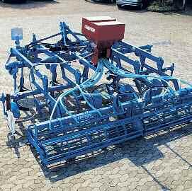 Due to the special position of the double roller when rolling over stones it moves independently from the Smaragd without lifting the cultivator, so the working depth is
