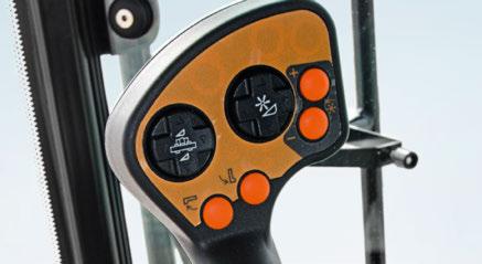 The diital on-board computer shows the speed, tank fill level and forward speed. The monitor adjusts the brihtness, thanks to day and niht modes.