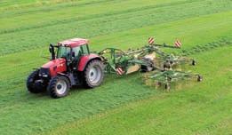 Nothing is left behind: CV mower conditioners that are specified with cross conveyors feature solid V-type steel tines and a steel tray underneath the