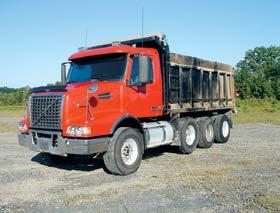2006 INTERNATIONAL Model 5900i Tri-Axle Dump Truck, powered by Cummins ISX475, 475HP diesel engine and Eaton Fuller 8LL, 10 speed transmission, equipped with Beau-Roc 17 6 heated steel dump body with