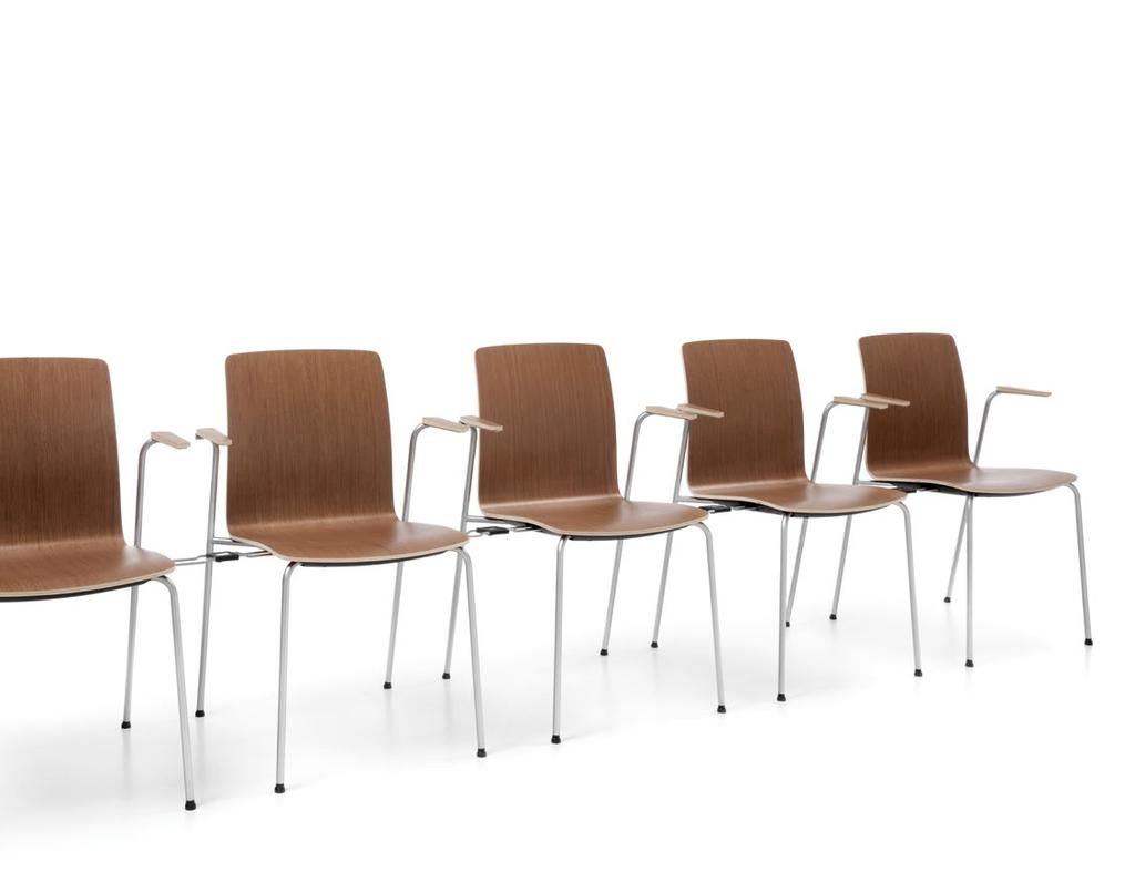 Flawless design The design of Com chairs includes a number of solutions that facilitate everyday use of the product.