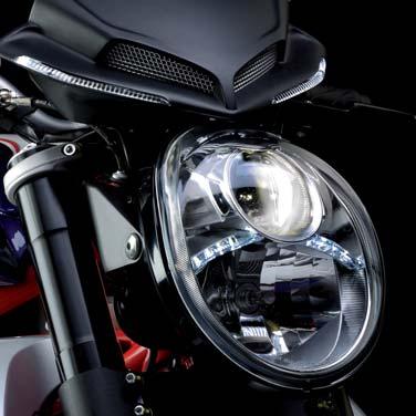 guarantees safety on all roads and under all riding conditions. The combination of a poly-ellipsoidal headlight with LED elements immediately sets the Brutale 1090 RR apart.