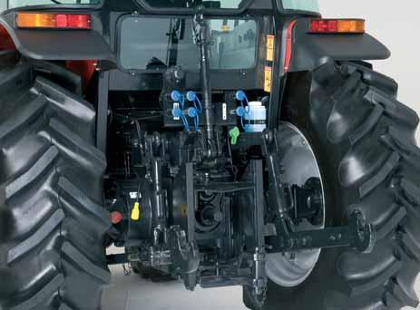 With lift capacity of 2500 kg and a choice of linkage specifications, there s plenty of power and flexibility to handle a wide range of linkage-mounted equipment too.