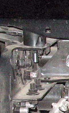 a. Loosen, but DO NOT REMOVE, bed mounting bolts on driver side (three bolts on vehicles with short bed; four bolts on vehicles with long bed). b. Install a kit block (2 x 3 ) on frame at mount closest to back end of bed.