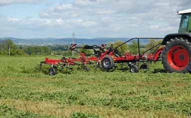 The wide transport chassis and the compact transport position ensure safe and time-saving travel from field to field the very things required when the harvesting weather doesn t want to do what you
