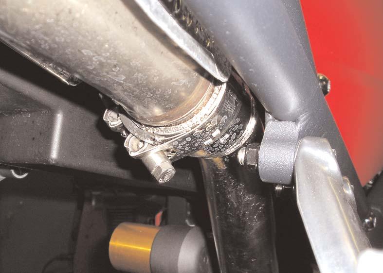 12)The stock midpipe can not be removed from the motorcycle without raising the subframe. To begin this process remove the front gas tank mount bolt, located behind the top triple clamp. Fig.