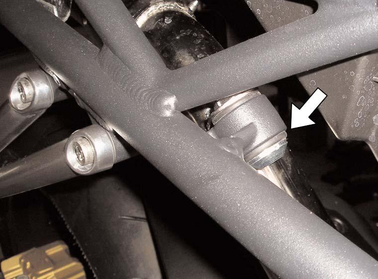 8 23)Using the original hardware, loosely install the midpipe mounting bolt to the new midpipe. 24)Slide the dual outlet muffler onto the midpipe until it is fully seated.