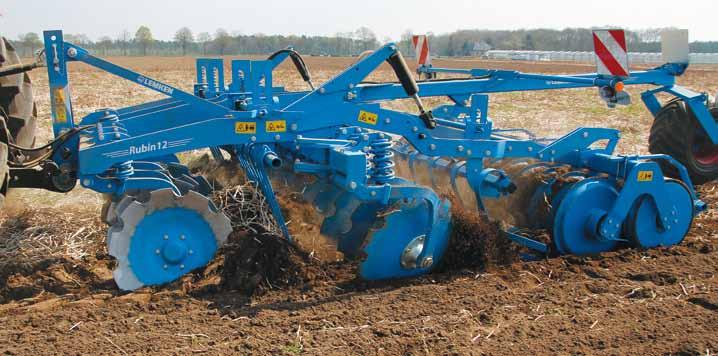 The leveling harrow is automatically adjusted with changes in the working depth.
