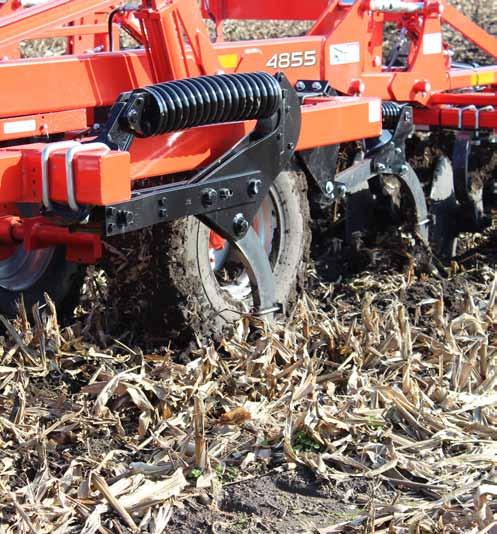 The DOMINATOR coulter module features ultra-large 25 diameter coulters on 9 spacing for improved residue cutting versus discs.