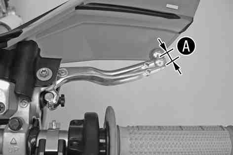 BRAKES 65 11.1Checking free travel of hand brake lever Danger of accidents Brake system failure. If there is no free travel on the hand brake lever, pressure builds up in the front brake circuit.