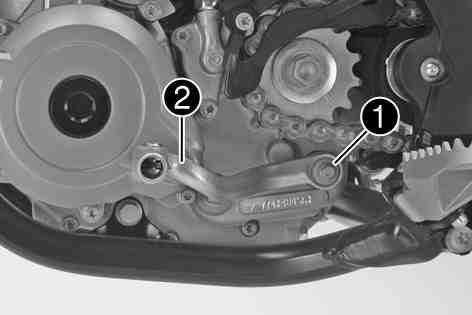 TUNING THE ENGINE 91 15.6Adjusting the basic position of the shift leverx Remove screw and take off shift lever.
