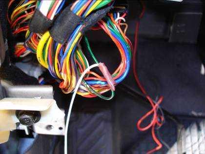 (pin 2, left side of the plug) of the Sorento harness.