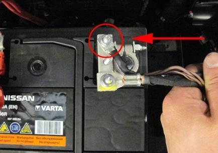 PAGE 27 076/0550500 Electrical connections Check and measure the wiring in case of changes in the cars wiring colours. Insulate not used wires.