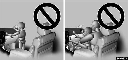 COMFORT ADJUSTMENT 16X033a 16X034f Do not allow a child to stand up or kneel on the front passenger seat, since the airbag inflates with considerable speed and force.
