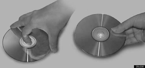 AUDIO Your automatic changer cannot play special shaped, labeled or low quality compact discs such as those shown here. Do not use them as the changer could be damaged.