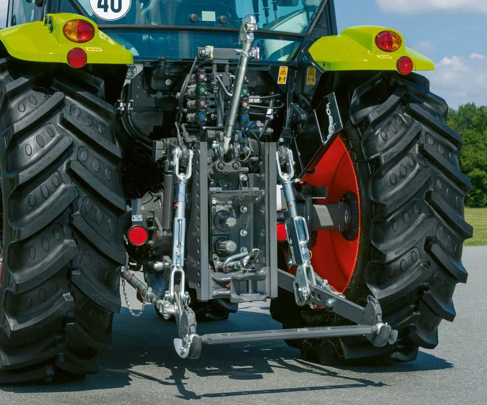 Lifts anything you like. Rear linkage PTO Up to 4.9 t lifting capacity.