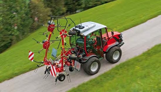 time. The gear has a helical profile: 32 speeds, 16 FW and 16 RV, with a synchronized inverter that can be engaged even when the tractor is moving.