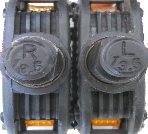 The two pedals will be labeled with R (for Right) and L (for Left).