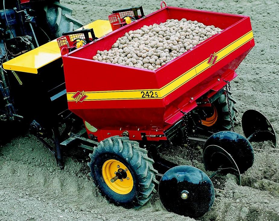 POTATO PLANTER JUKO 242 S and 242 SPH Automatic 2-row planters 242 S and 242 SPH are highly efficient machines designed for planting of chitted potatoes.