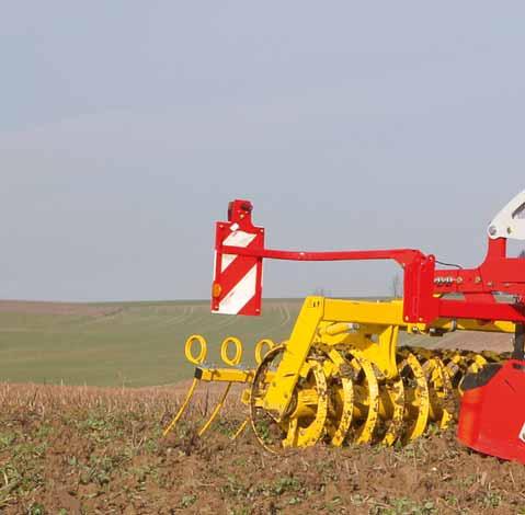 Proven on all types of soil The SYNKRO 1030 series is fitted with a point/wing share