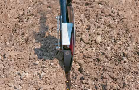 Mechanical seed drills Feeding continues down to the last grain Perfect seed slot precise depth control Funnel-shaped outlets above the metering wheels ensure that the hopper