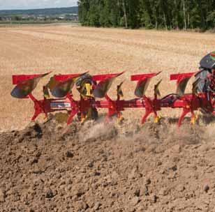 With our compact combinations you benefit from low draft, fuel-saving seedbed preparation. Combined with a PÖTTINGER seed drill, this implement becomes a cost-effective seed drill combination.