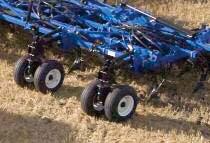 8 m), available in your choice of 7.2-, 10- or 12-inch spacing. Smooth residue flow The P2050 four-bar frame provides a ground clearance of 32 inches.