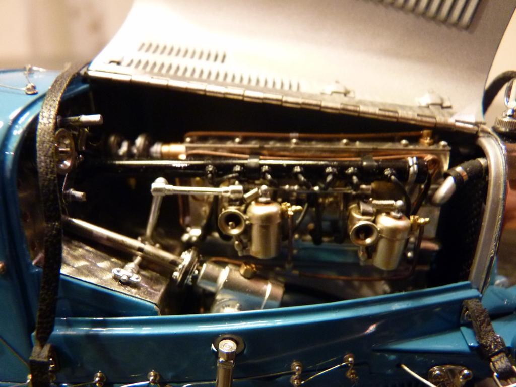 Under the bonnet The model has a fully operational steering box and detailing even down to hose clips and wiring. This image also shows the twin carburettors and clock spring linkages.