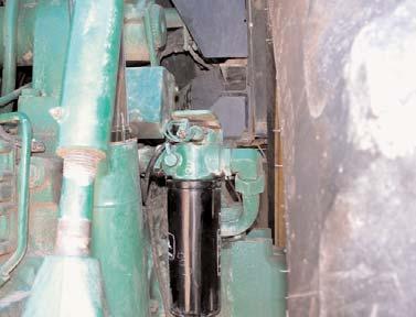 On older machines, the pressure port will not be available at the tractor valve stack.