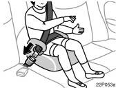 22p053a 1. Sit the child on a booster seat.