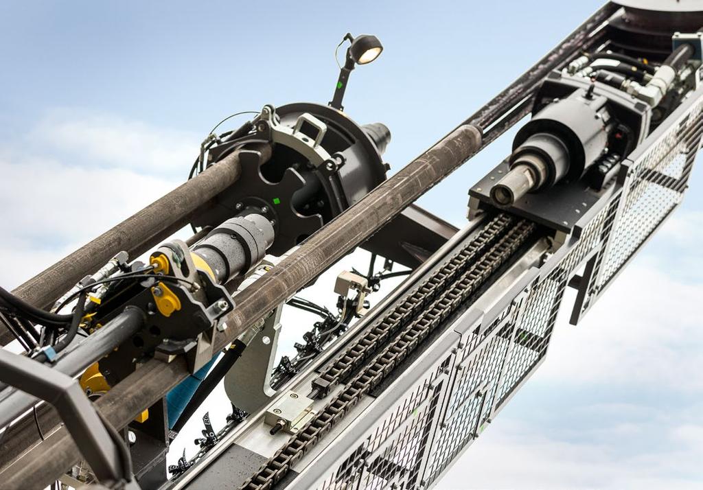 + A FEED WITH EXCEPTIONAL QUALITIES The SmartROC D60 comes with a robust feed with inbuilt sensors in the rod handling cylinders and the carousel motor.