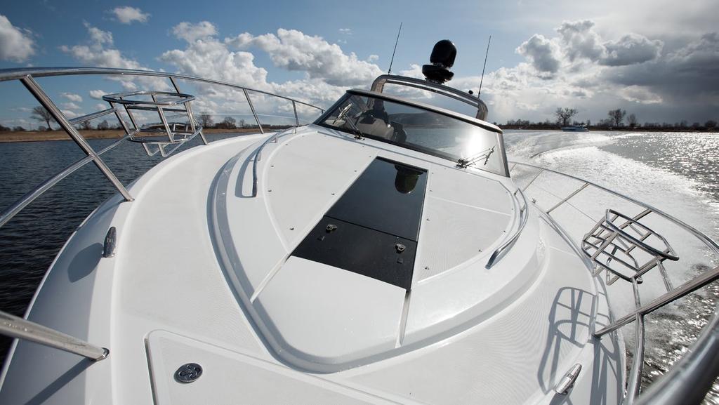 385O P E N This open twin of the highly successful 385 HTS was designed for the thrill seeking and adventurous.