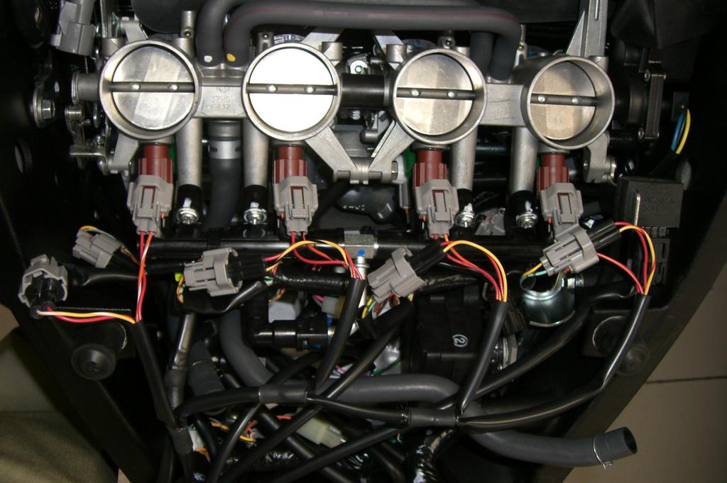 Make sure that the Z-Fi harness injector male pins make proper contact with the stock harness injector connectors. 4. Plug the Z-Fi harness in-line with the upper injectors (photo 1).