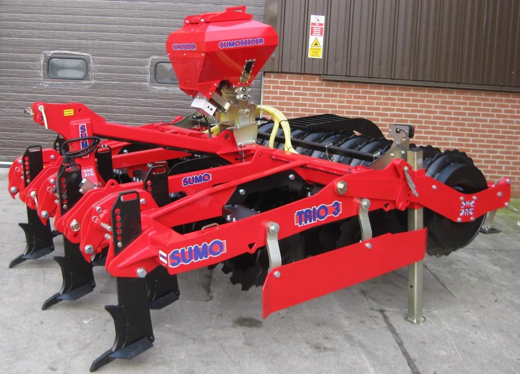 3.8,1 Seeder Fitting Instructions, mounted Trio The SumoSeeder fitting kit consists of 5 main components, the rear steps, the hopper seat, two