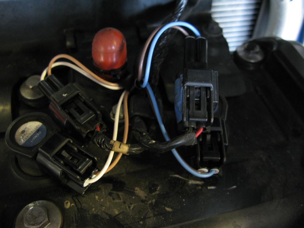 Disconnect the factory ignition coil s and plug the Bazzaz s (labeled right and left) in line with the factory ignition coils. Bazzaz coil s 1 2 13.