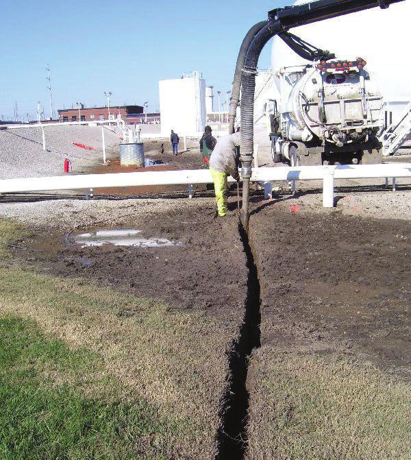 As hydro-excavation safely breaks up soil, the soil and water slurry is conveyed by vacuum to a debris tank. This method is preferred in undisturbed and cohesive soil scenarios.
