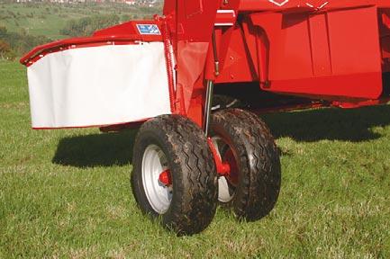 All for crop quality Large wheels On wet soils, appreciate the high flotation advantages of dual wheels on Alterna 500, or the