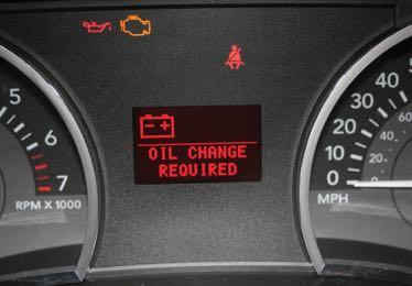 Figure 4 22 Many vehicle manufacturers can display the percentage of oil life remaining, whereas others simply turn on a warning lamp when it has been determined that an oil change is required.