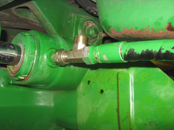 Hose Connection Procedure 10. Reattach the steering hose to the -8 ORFS Run Tee as shown in Figure 2-40. Figure 2-40 Attach Run Tee 11.