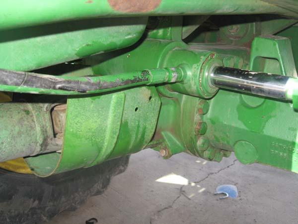 Identify the Front Axle Option Option 2 - MFWD Single Cylinder Light Duty This installation can be expected on some 7210, 7410, and 7510 models.