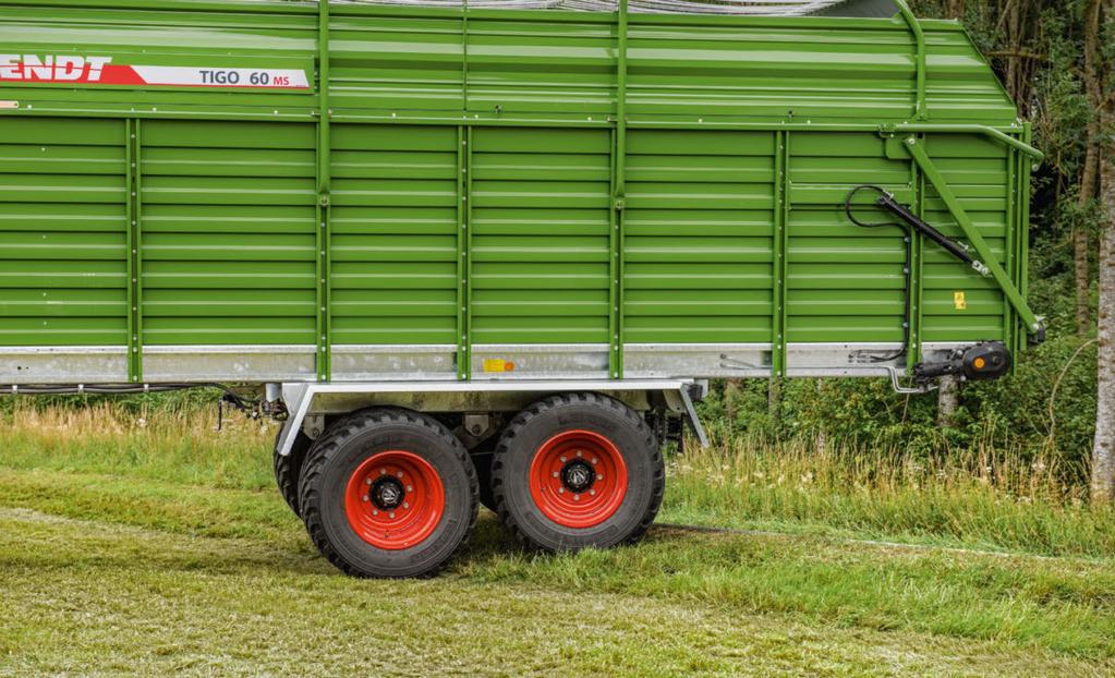 The wagons can be equipped with tyres up to 710/40 R 22.5. This ensures optimum soil protection. All models have a permissible maximum weight of 12 t.