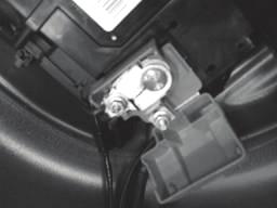 Connect the black ground wire of the amplifi er harness to the factory ground point in the driver s kick panel. Torque to 9 +/- 1.5 Nm. Fig. 21 36.