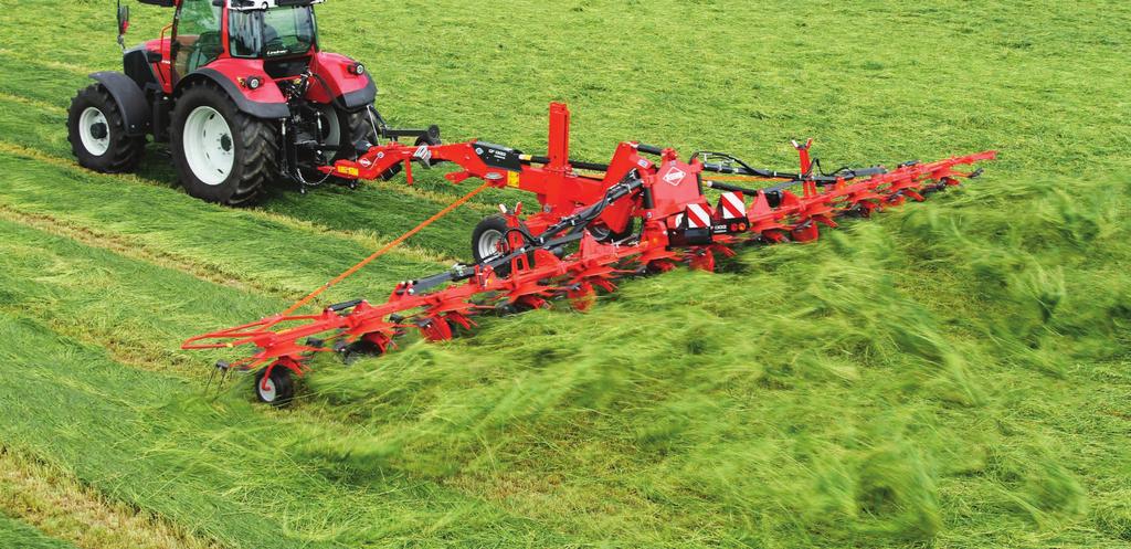 QUICK TEDDING HEIGHT ADJUSTMENT The tedding height and angle of the tines above the ground is easy to adjust from a single point.