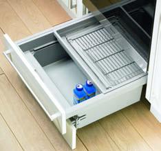 XXL under-oven drawer For additionally utilising the space at plinth level below the oven With non-spill plastic tub and moveable storage tray Creates space for large and bulky items With plinth
