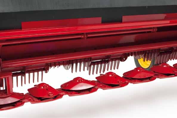 4 5 H7000 DISCBINES CLEAN AND RELIABLE MOWMAX CUTTING H7000 side-pull Discbine disc mower-conditioners mow cleanly and smoothly through tough conditions.