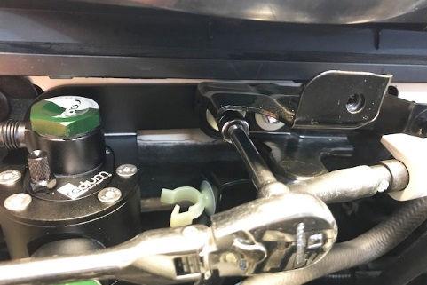 Install the Radium Engineering mount to the catch can, as shown.