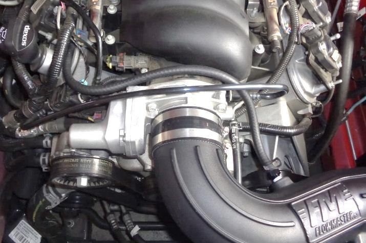 2.Route the hose across the top of the throttle body, below the hard plastic