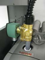 When using the pulsed feed it is very important that the proximity sensor is adjusted correctly.