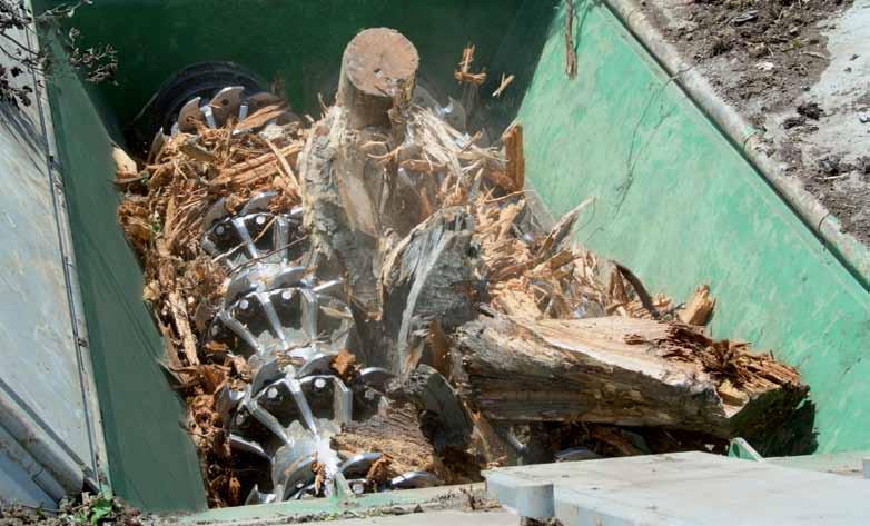 shreds anything Aggressive feed for bulky materials Shred large stumps and whole trees without preprocessing Create less fines and reduce wear costs Dirt and rock no problem Highly resistant to metal